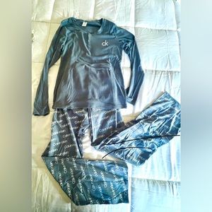 New womans Calvin Klein 2pc Pajamas me blue color. New w/o tags sz Medium